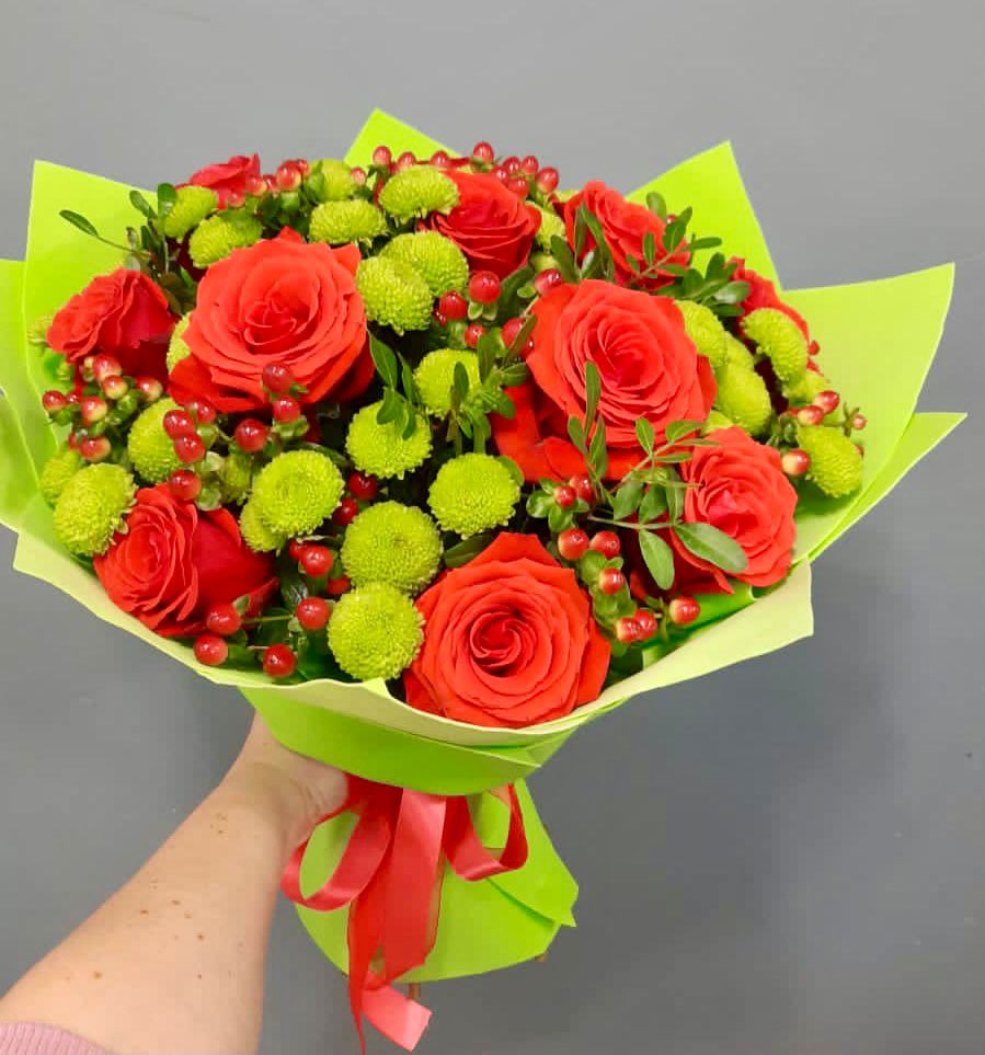 Букет цветов из: Хризантемы и Розы в Приморске Калининградской области