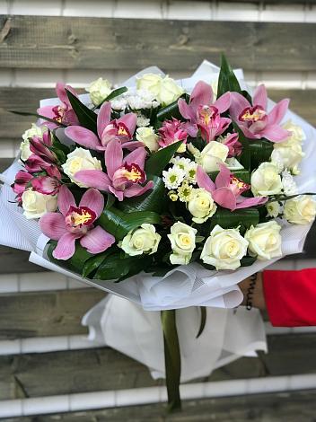 Букет цветов из: Розы и Хризантемы в Приморске Калининградской области