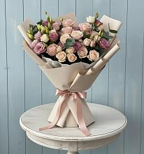 Букет цветов из:  Розы и Лизиантусы в Приморске Калининградской области