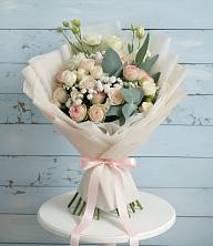 Букет цветов из:  Розы и Лизиантусы в Приморске Калининградской области