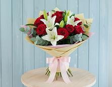 Букет цветов из:  Лилии и Розы в Приморске Калининградской области