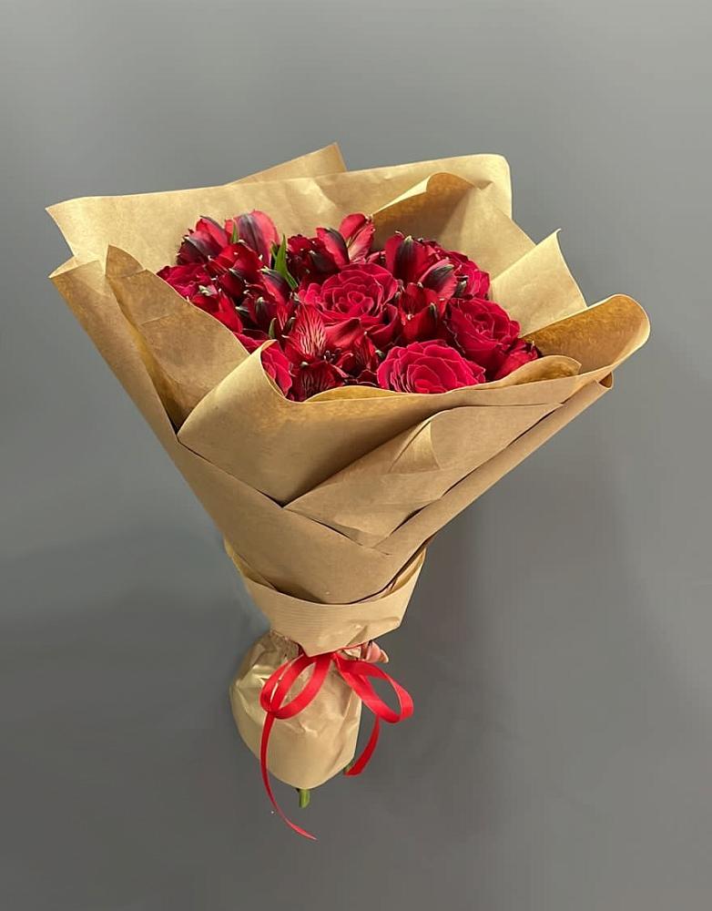 Букет цветов из: Альстромерии и Розы в Приморске Калининградской области