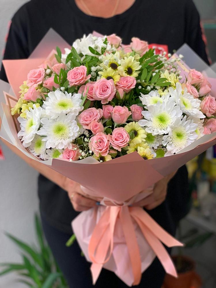 Букет цветов из: Розы и Хризантемы в Приморске Калининградской области