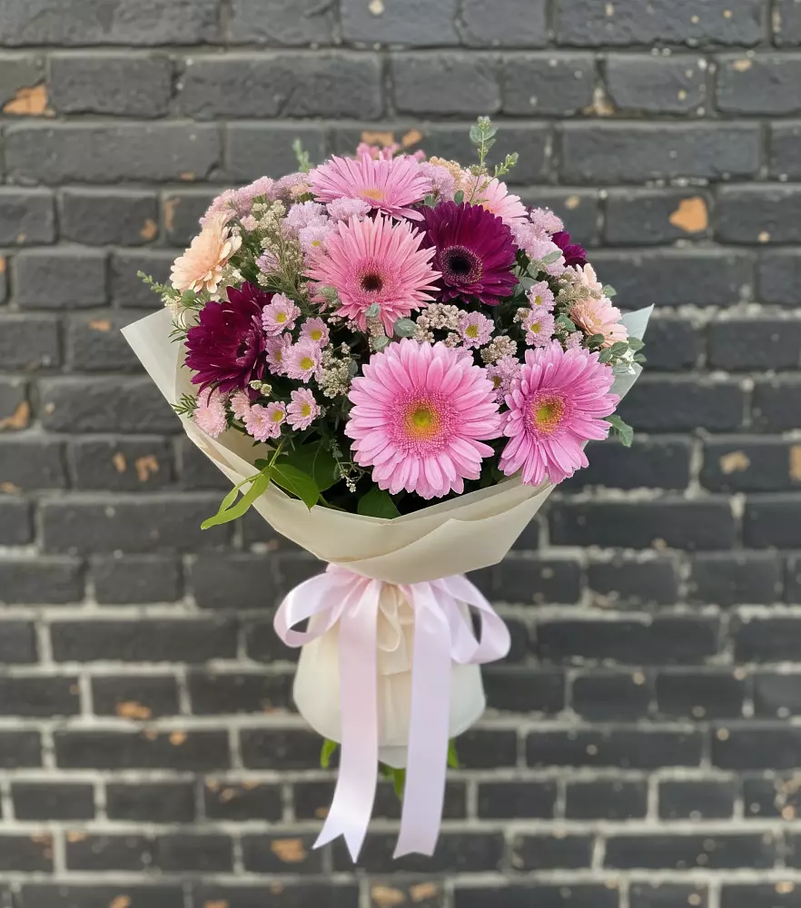 Букет цветов из: Герберы и Хризантемы в Приморске Калининградской области