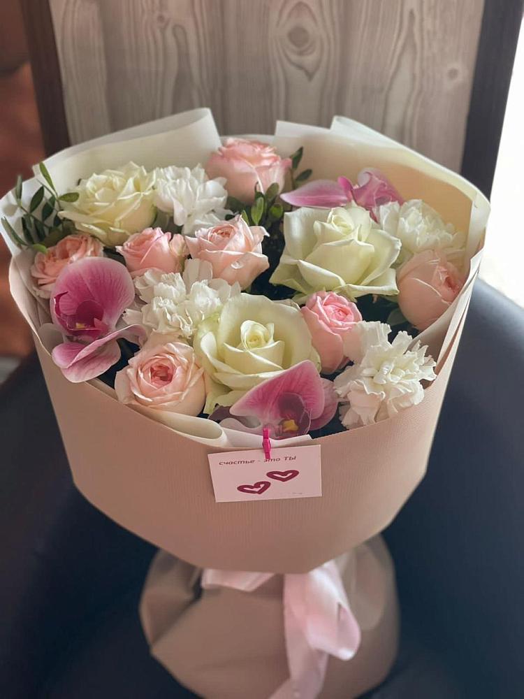 Букет цветов из: Орхидеи, Розы и Гвоздики в Приморске Калининградской области