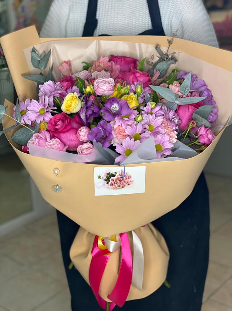 Букет цветов из: Хризантемы, Гвоздики и Альстромерии в Приморске Калининградской области