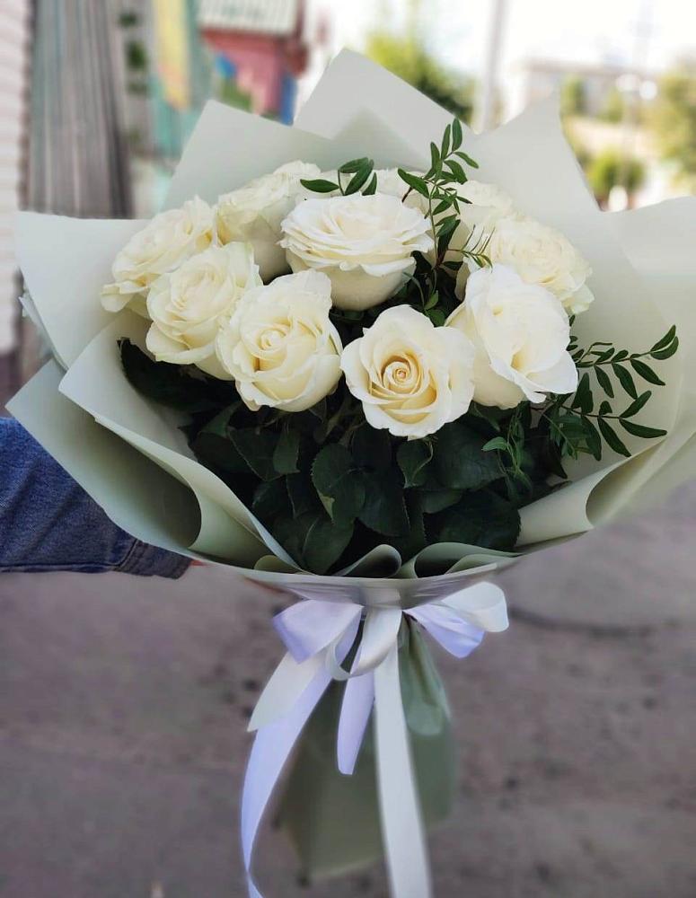 Букет Белые розы Проуд в Приморске Калининградской области