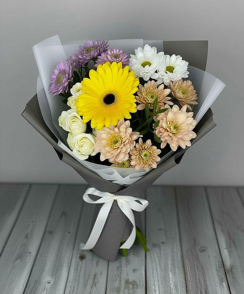 Букет цветов из: Розы, Герберы и Хризантемы в Приморске Калининградской области