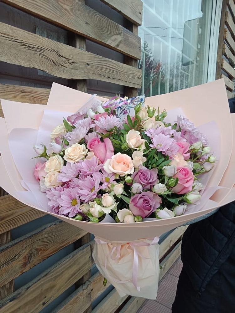 Букет цветов из: Розы и Хризантемы в Приморске Калининградской области