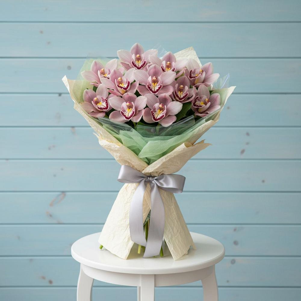 Букет цветов из: Орхидеи и Розы в Приморске Калининградской области