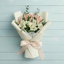 Букет цветов из:  Альстромерии в Приморске Калининградской области