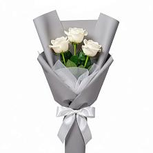 Букет 3 белые розы в Приморске Калининградской области
