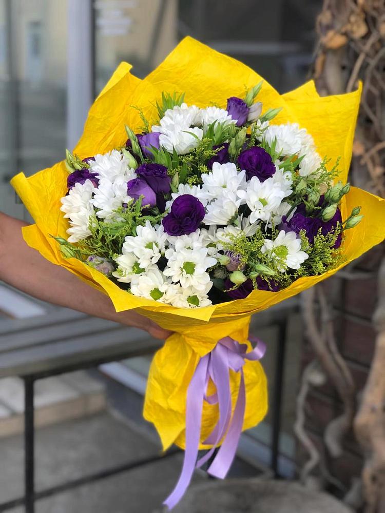 Букет цветов из: Ирисы, Хризантемы и Ромашки в Приморске Калининградской области
