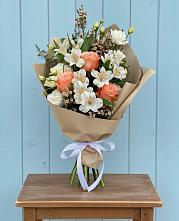 Букет цветов из:  Альстромерии, Лизиантусы, Розы и Хризантемы в Приморске Калининградской области
