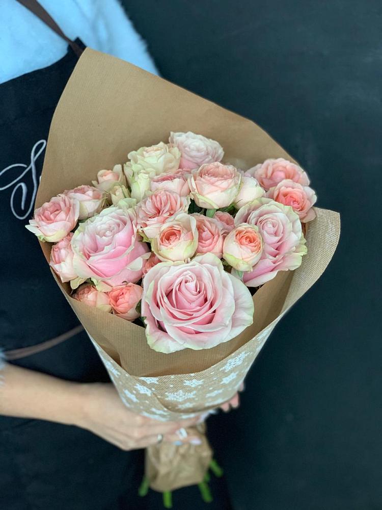 Букет цветов из: Хризантемы и Розы в Приморске Калининградской области