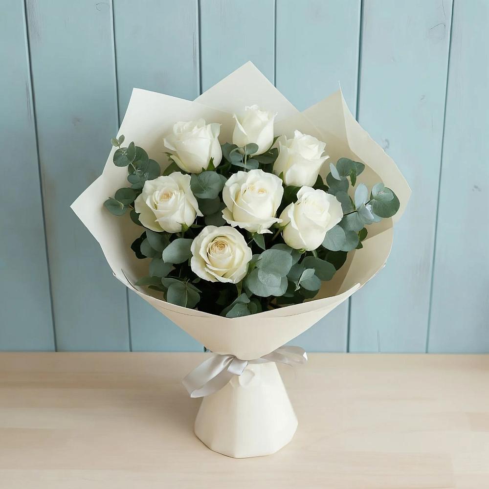 Букет Белые розы в Эвкалипте в Приморске Калининградской области