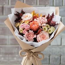 Букет цветов из:  Гвоздики, Хризантемы и Розы в Приморске Калининградской области