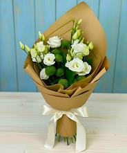 Букет цветов из:  Хризантемы и Лизиантусы в Приморске Калининградской области