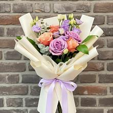 Букет цветов из:  Лизиантусы и Розы в Приморске Калининградской области
