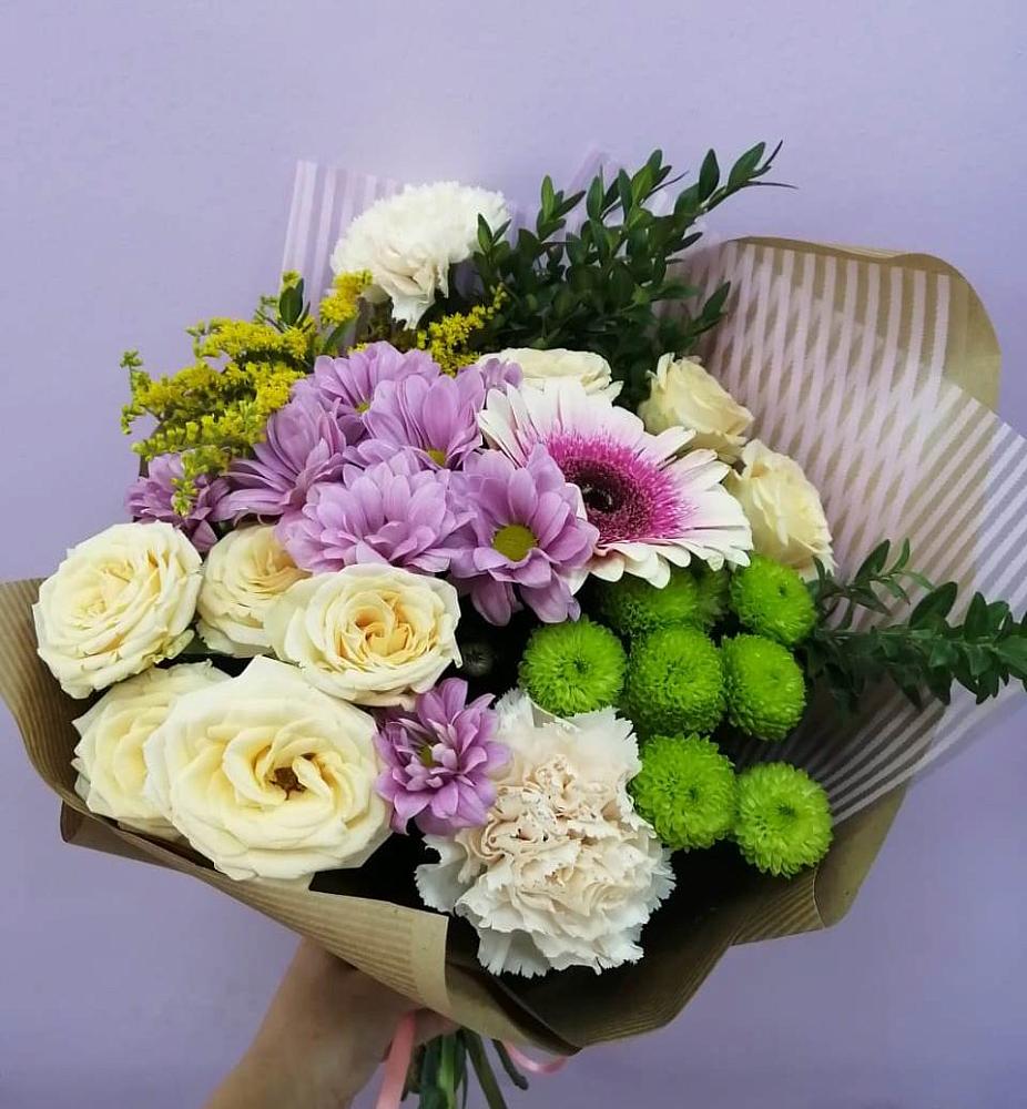 Букет цветов из: Хризантемы, Розы, Гвоздики и Герберы в Приморске Калининградской области