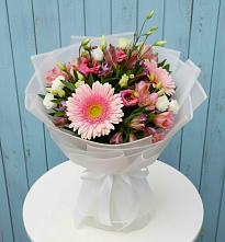 Букет цветов из:  Герберы, Альстромерии и Лизиантусы в Приморске Калининградской области