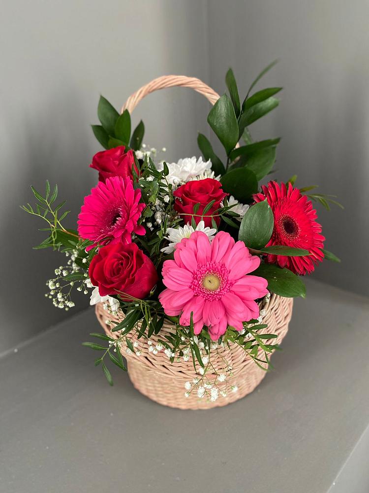 Цветочная композиция из Розы, Хризантемы и Герберы в корзине в Приморске Калининградской области