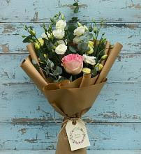Букет цветов из:  Розы и Лизиантусы в Приморске Калининградской области