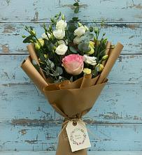 Букет цветов из:  Розы и Лизиантусы в Приморске Калининградской области