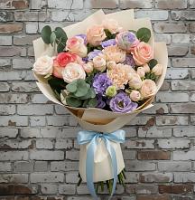 Букет цветов из:  Розы, Лизиантусы и Гвоздики в Приморске Калининградской области
