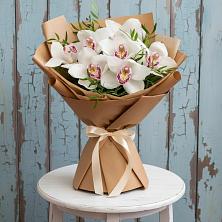 Букет цветов из:  Орхидеи и Розы в Приморске Калининградской области